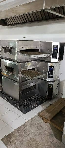 pizza oven conveyor belt// pizza oven south star// prep table// pans 0