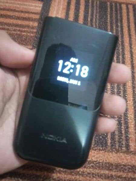 Nokia 2720 flip phone 3