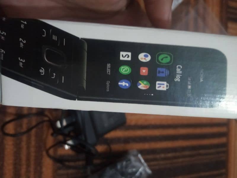 Nokia 2720 flip phone 9