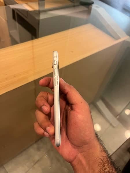 iphone 8 256Gb Pta Approved White colour 1