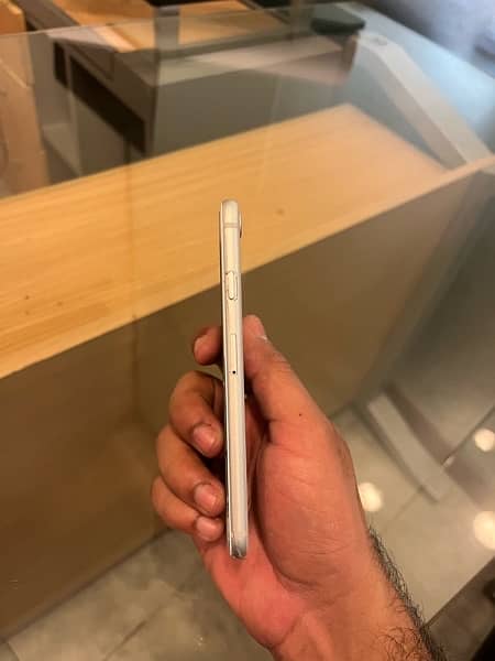 iphone 8 256Gb Pta Approved White colour 2