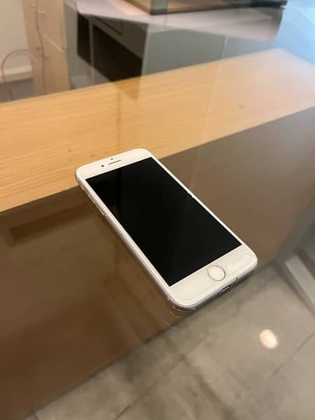 iphone 8 256Gb Pta Approved White colour 4