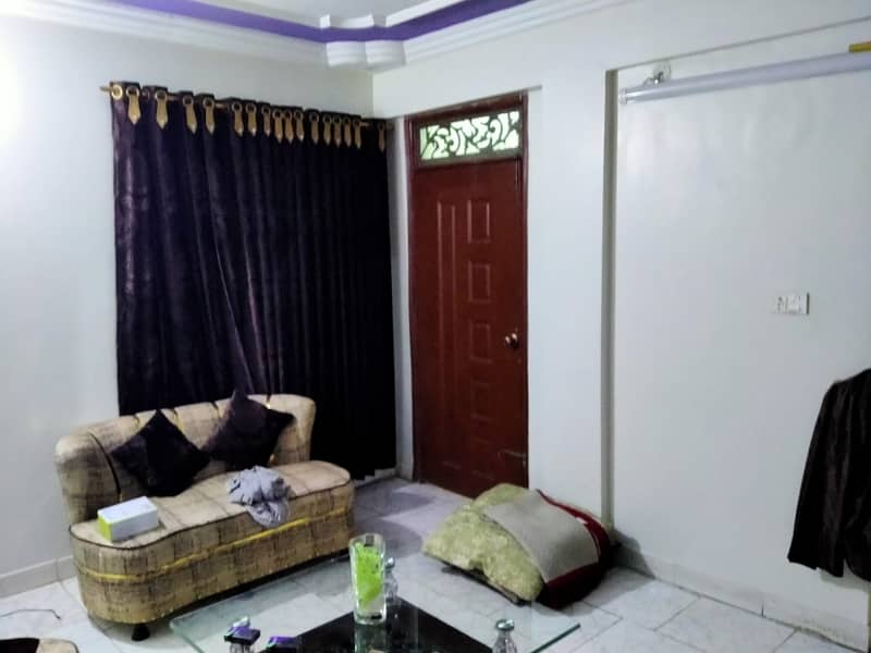 West Open 900 Square Feet Flat In Gulshan-E-Iqbal - Block 13/C For Sale At Good Location 2