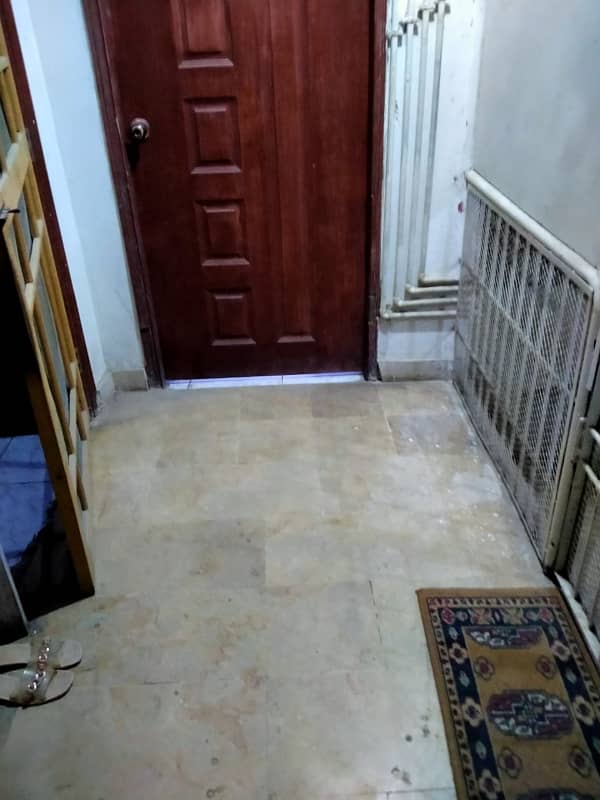 West Open 900 Square Feet Flat In Gulshan-E-Iqbal - Block 13/C For Sale At Good Location 13