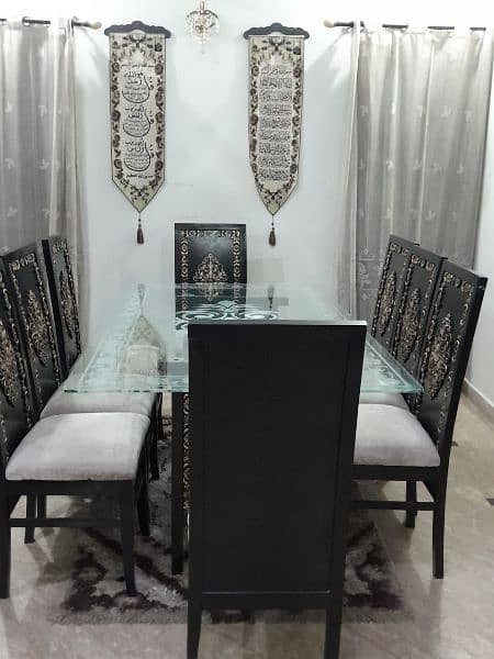 8 chairs dining table # Condition is very good # only 6 month used 1