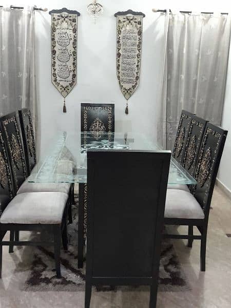 8 chairs dining table # Condition is very good # only 6 month used 4