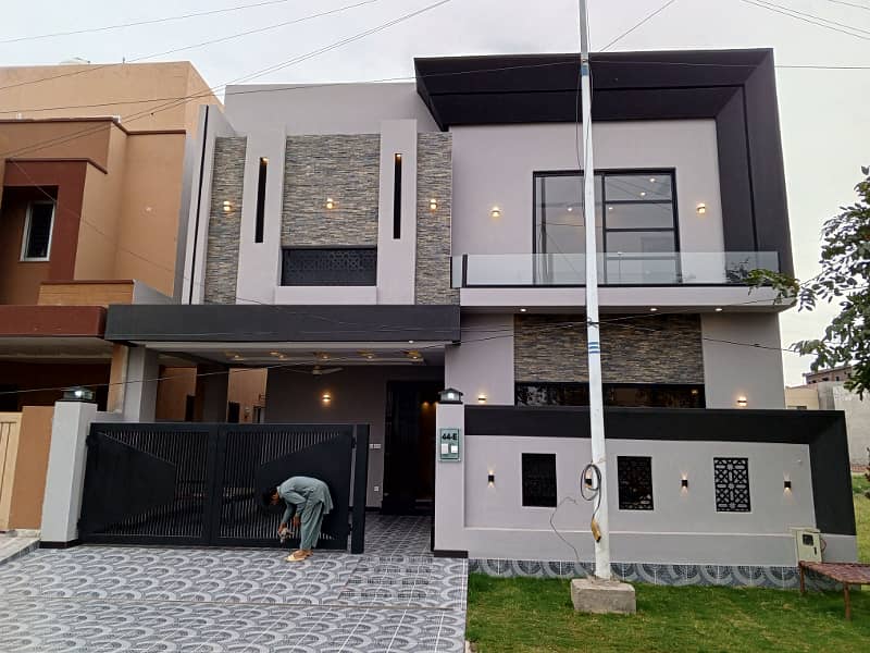 Brand New 9 Marla Modern House For Sale 1