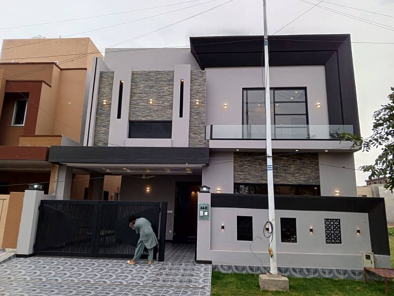 Brand New 9 Marla Modern House For Sale 2