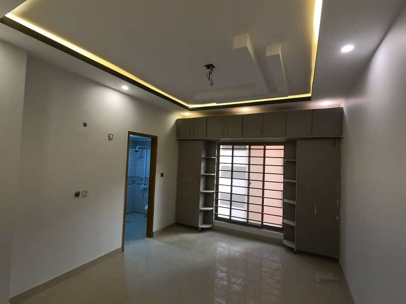 Good Corner 2450 Square Feet Flat For Sale In Cantt View Lodges 26