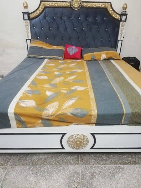 Bed with side Tables & DRESSING Table with Mirror complete 0