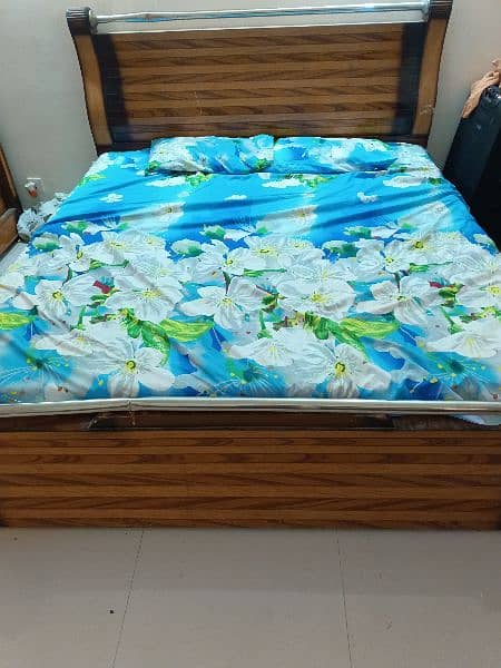 Bed Room Set in Excellent Condition 3