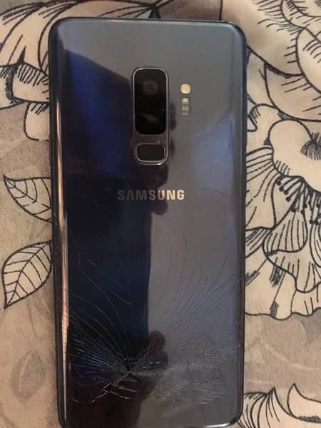 S9 Edge plus…. 2 day betry time with internet use 1 day… 1