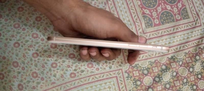 iPhone 8 Plus 64 gb hai koi fault nhi ha 5