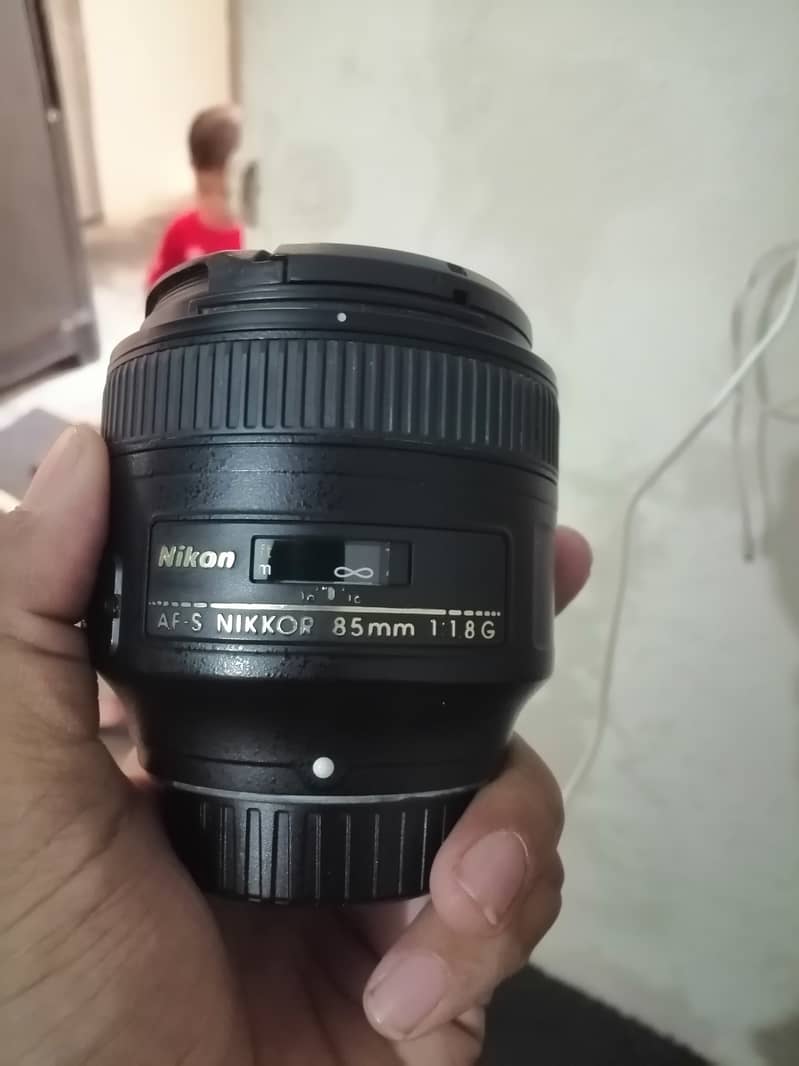Nikon 85mm 1.8G lens for sale 0