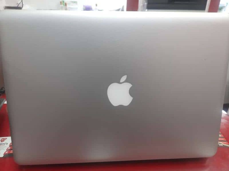 MacBook Pro 2015 i7 10/10 condition 100% imported piece 3