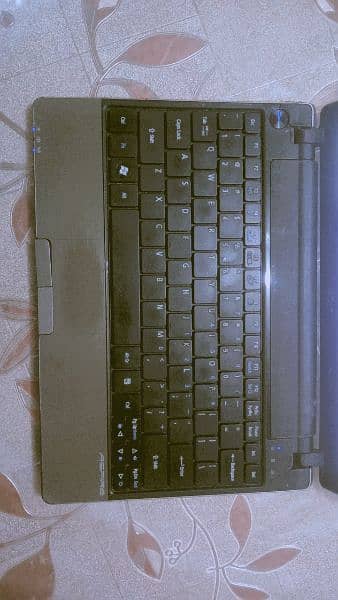 Laptop Core i3 (ram 4gb, SSD hard, 4 hour battery time) 6