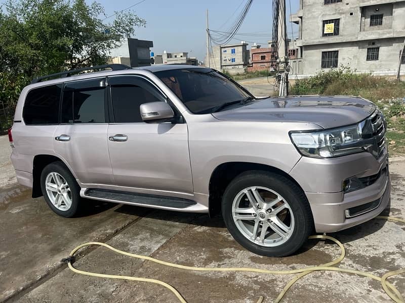 Toyota Land cruiser 2000 model import in 2017 converted into 2020 1