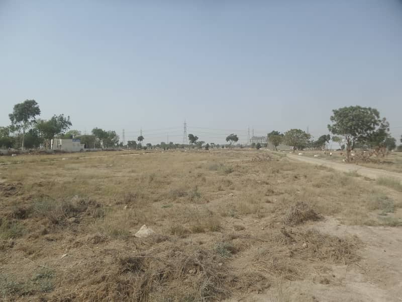 120 Square Yards Residential Plot Is Available In Affordable Price In Saadi Garden - Block 3 4