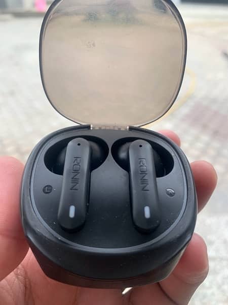 Ronin earbuds R-520 1