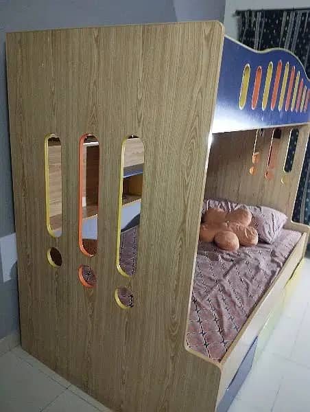 Bunk Bed (kids) in very good condition, three story bed without metres 1