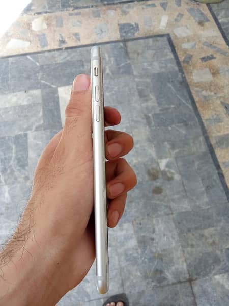 iphone 7plus sliver 128gb Pta approved 2