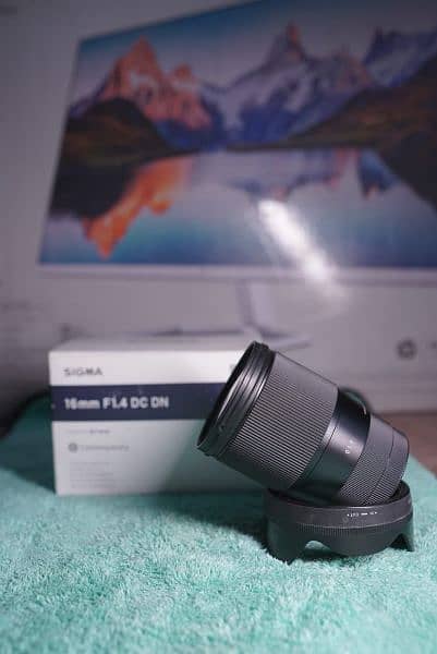 Sigma 16mm 1.4 with Complete Box 2