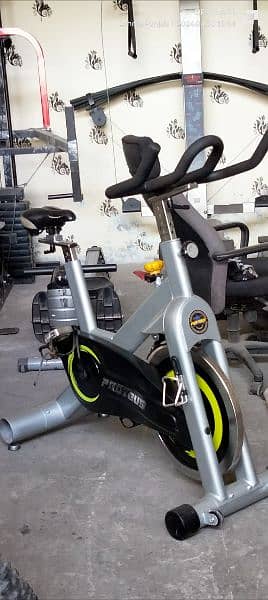 SPIN BIKES AVAILABLE IN FOUR CLOURS 5