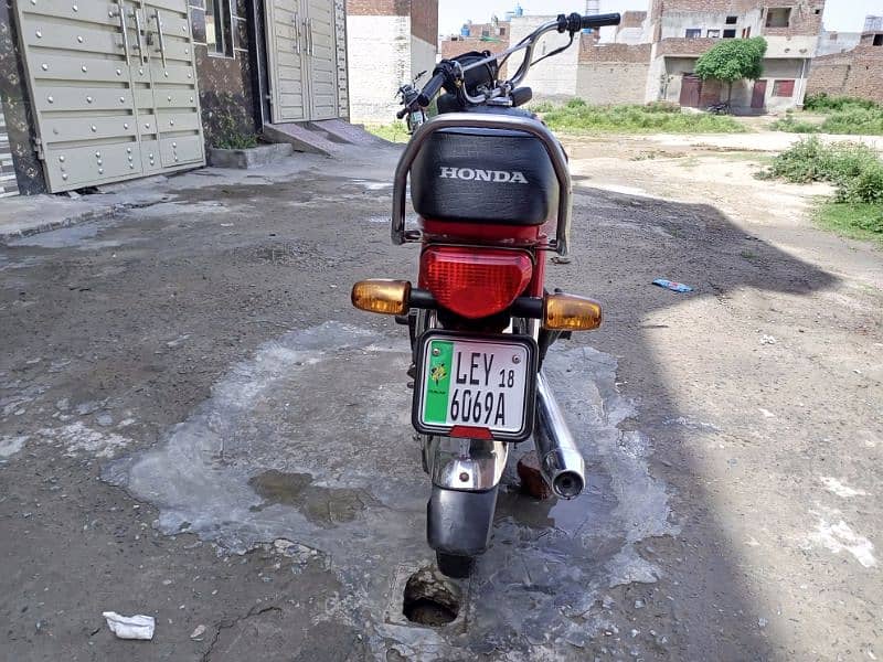 Red Honda 70, In Excellent condition 2