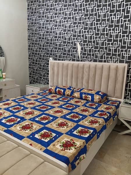 BRAND NEW CONDITION BED SET 5