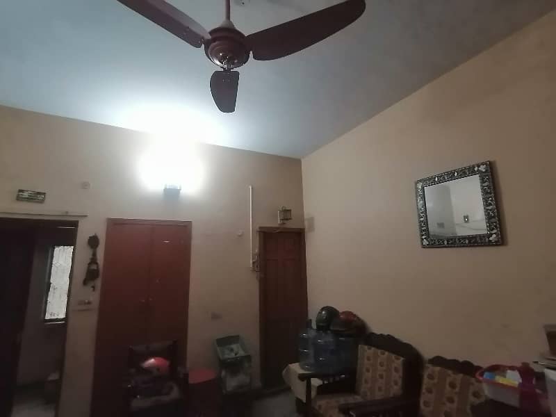 5 Marla 15 Years Use House For Sale Near  Lahore 6