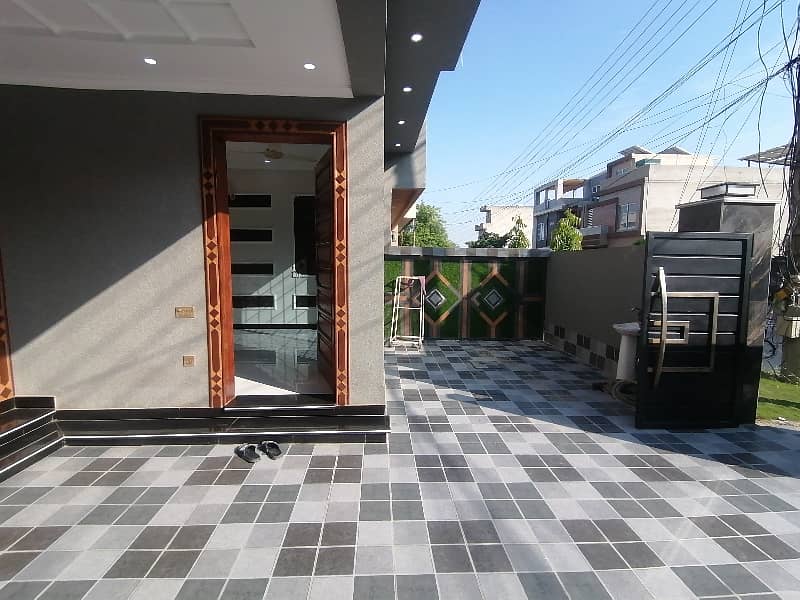 10 Marla Brand New Double Storey House For Sale  College Road Lahore 4