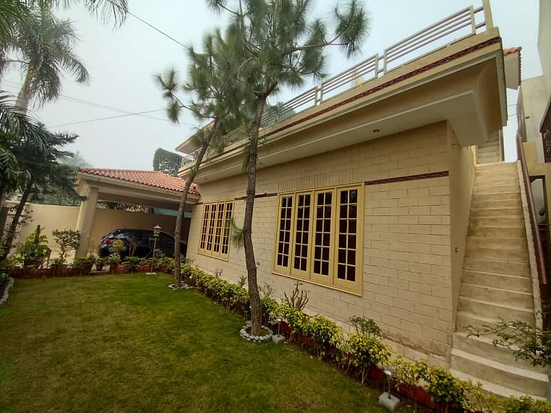 1.5 kanal House for sale in Cavalry Cantt 11