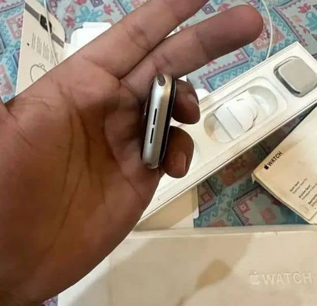 Apple watch Series 5 100 battery health SIM varent 1