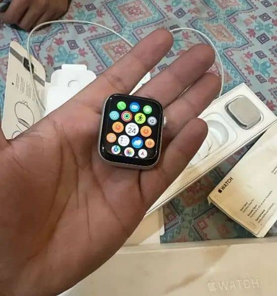 Apple watch Series 5 100 battery health SIM varent 4