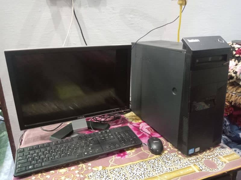 PC work station and gaming Tower full system with keyboard and mouse . 2