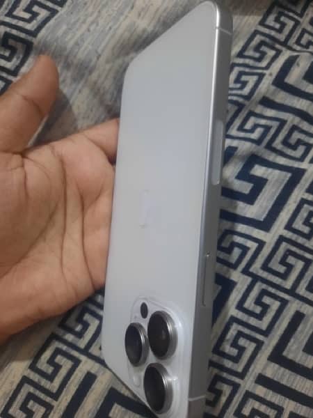 iPhone 15 pro Mex jv white 256gb with box 3