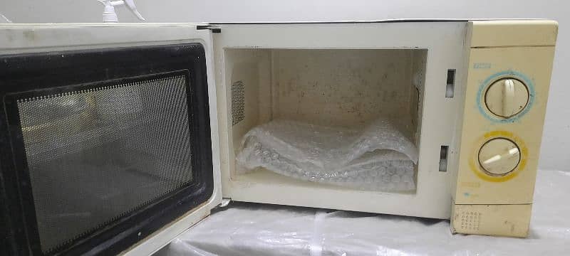 microwave oven in Goof condition 1
