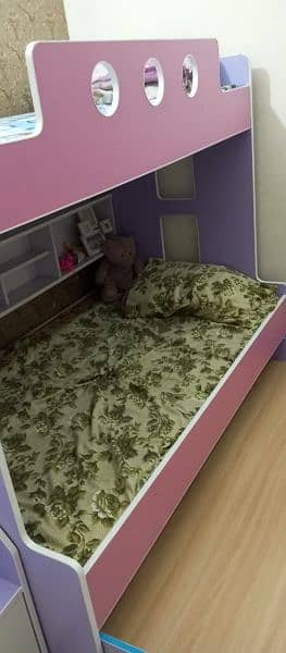 Kids Bunk bed    it is very good condition  without metres 4