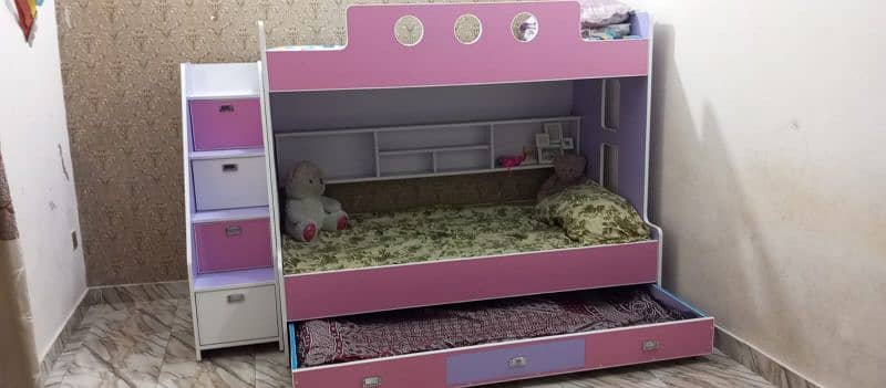 Kids Bunk bed    it is very good condition  without metres 6