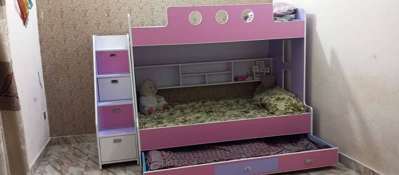 Kids Bunk bed    it is very good condition  without metres 7