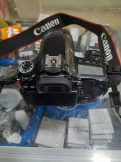 Canon 70D with 2lens flash light 32gb card and 2 charger