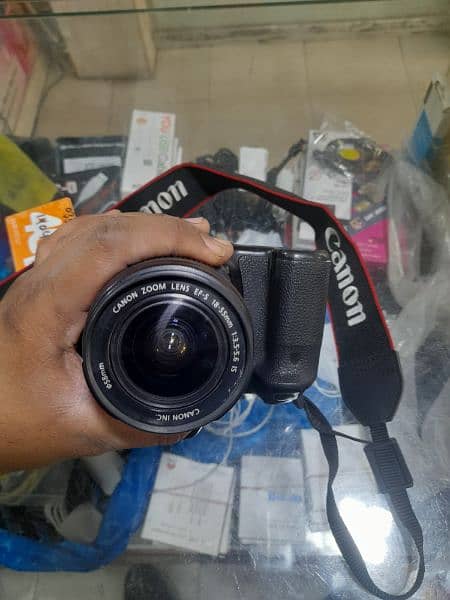 Canon 70D with 2lens flash light 32gb card and 2 charger 1
