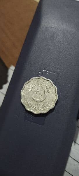 33 years old antique coin good condition. pakistani 10 pesa. 1