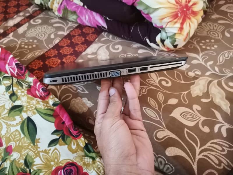 Hp Elitebook laptop Good condition. . . with bag and charger 3