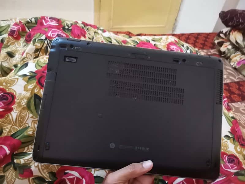 Hp Elitebook laptop Good condition. . . with bag and charger 6
