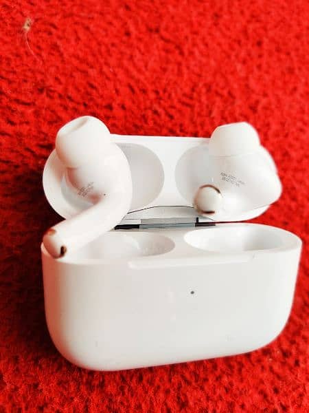 Airpods pro origional same as brand new only 3 days use 1