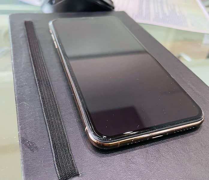 Iphone XS max 64gb PTA Approved JV Gold Color for Urgent Sale 3