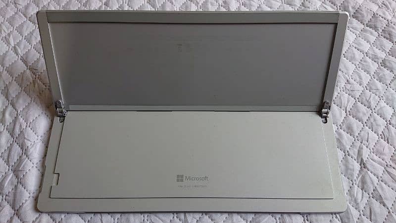 Microsoft surface pro 5. i5 9