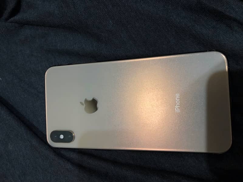 iPhone xsmax 64 gb everything is ok in gold color 0