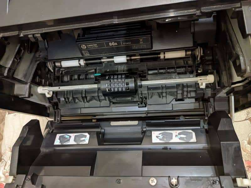 HP LaserJet Pro 400 M4O1dn 2